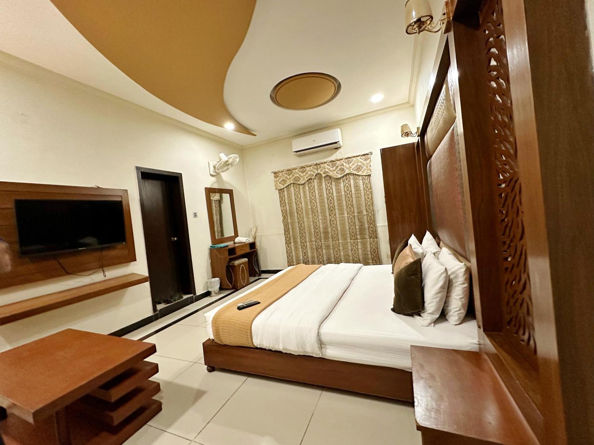 The Grand Hotel Multan Dış mekan fotoğraf